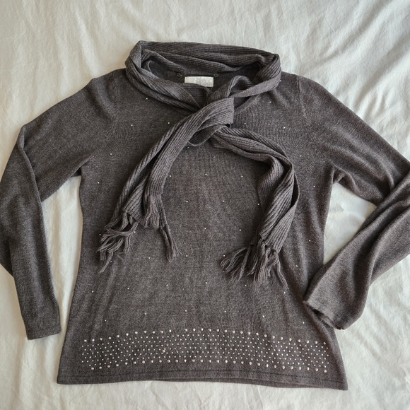 Carolyn Taylor Sweaters - Carolyn Taylor sz L grey sweater with studded details and detachable scarf